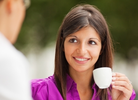 Женщина с чашечкой кофе