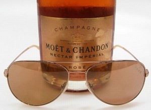 Шампанское «Moet & Chandon» (Моет Шандон) и очки «авиаторы»