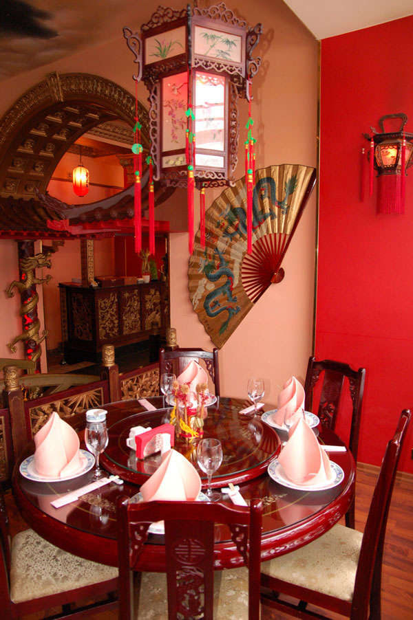 Вращающийся столик в ресторане «Храм дракона»